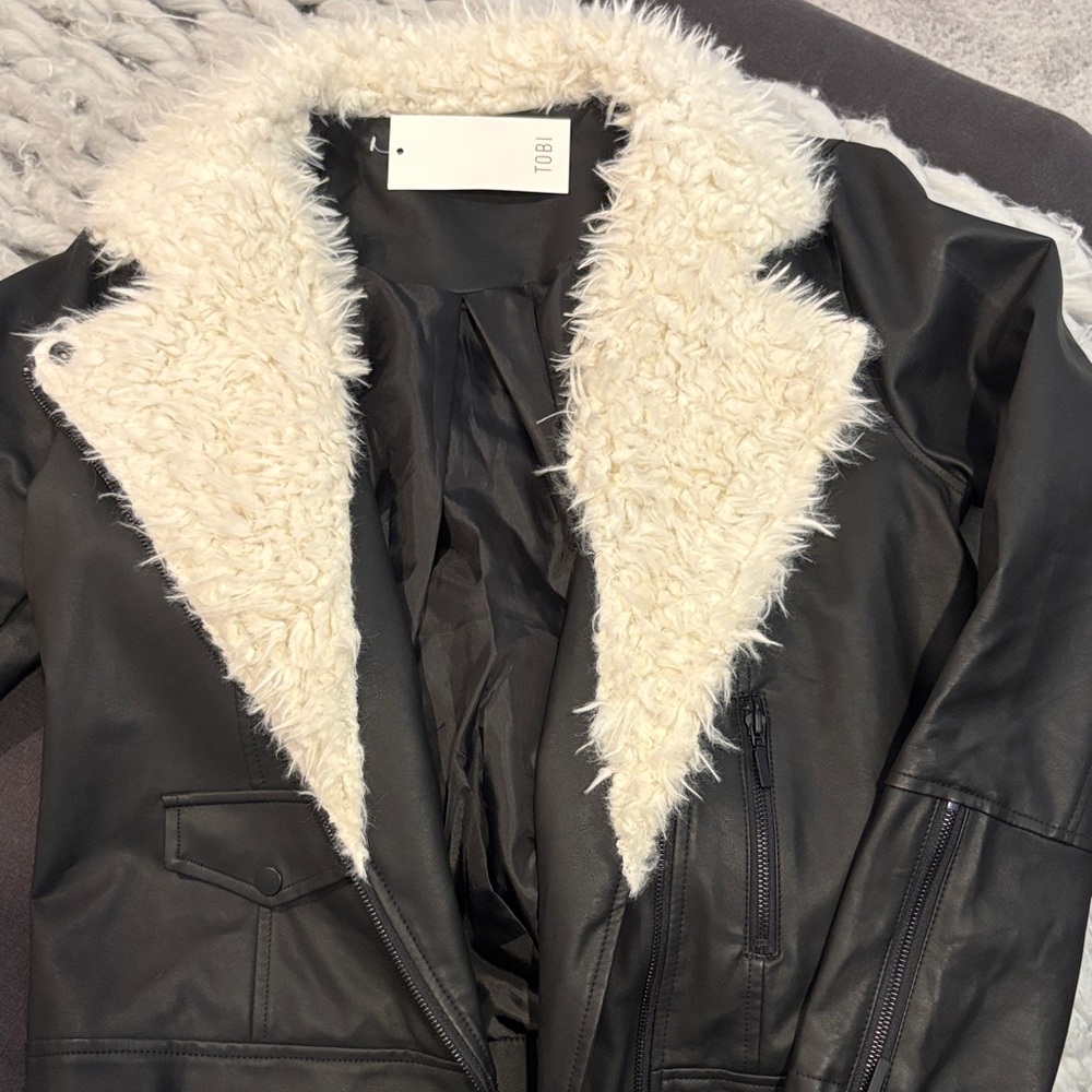 Tobi Black Jacket with Cream Fleece Collar